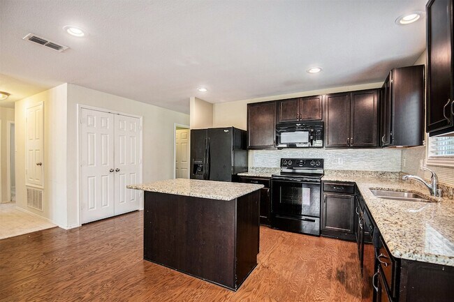 Building Photo - 304 Chert Ln