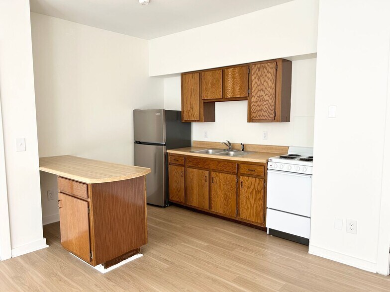 Building Photo - Discover Peaceful Living at Black Creek Apartments