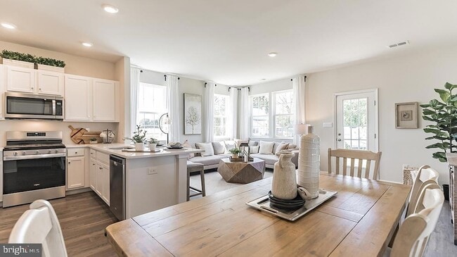 Building Photo - 141 Mazzeo Dr