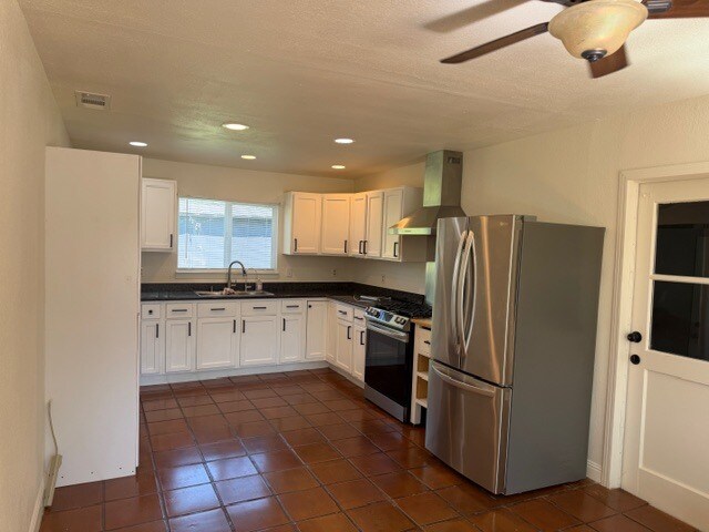 Building Photo - 10861 Live Oak Rd