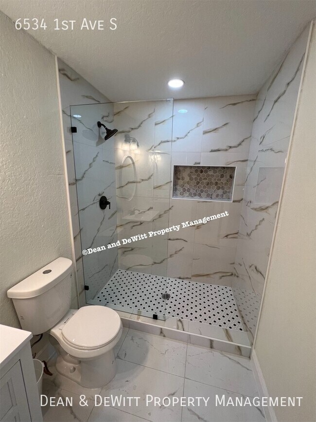 Building Photo - 6534 1st Ave S