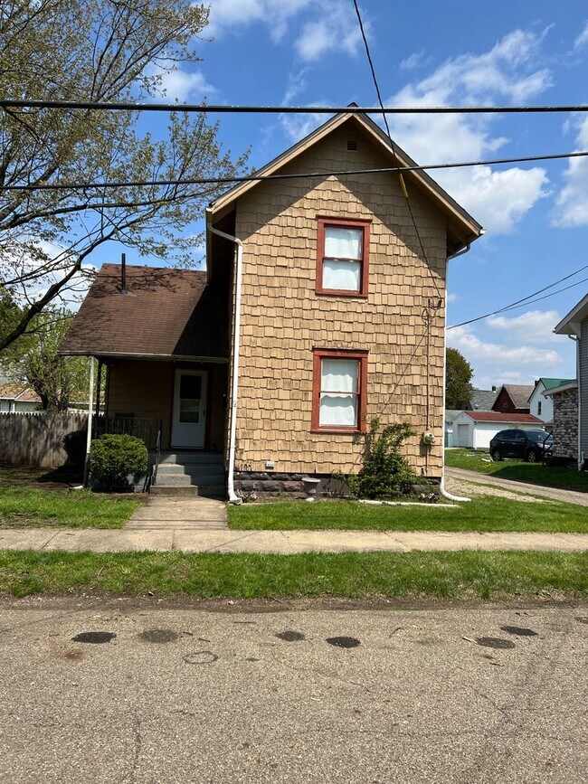 Building Photo - 2211 18th St NE