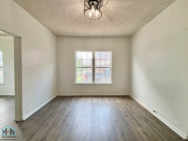 Building Photo - Cozy and Bright 3bedroom/1bath Vintage cha...