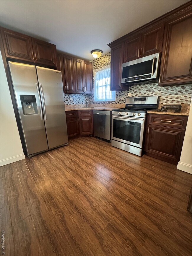 Building Photo - 156-49 76th St