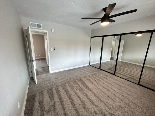 Building Photo - Heavily Upgraded N. Phx 4/2 w/Pool + 1 Car...