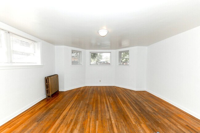 Building Photo - 740 E 300 S