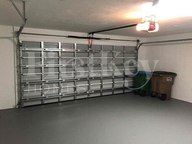 Building Photo - 3922 SE 2nd Ave