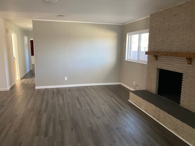 Building Photo - NE BRICK 3 Bedroom 2 Bath 2/CG