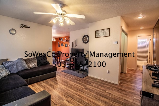 Building Photo - 3 Bedroom 2 Bath 2 Car Garage in Bloomfield