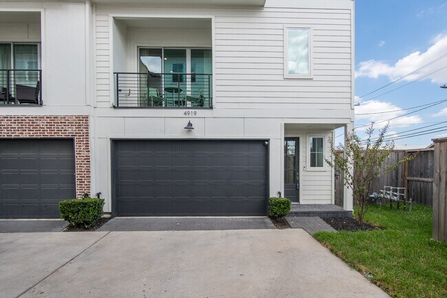Primary Photo - 4919 Avenue J
