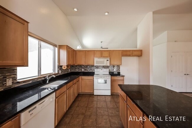 Building Photo - 5716 S 30th Ln