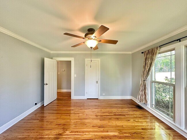 Building Photo - Spacious 4 Bedroom in the Heart of Tyler! Available Now!