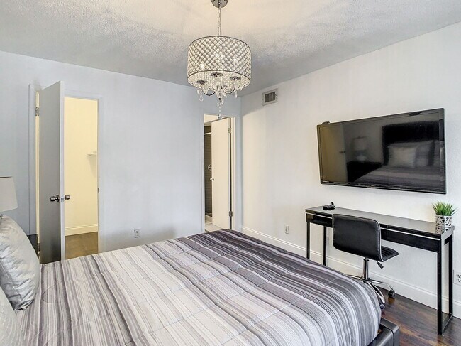 Building Photo - Westwood Boulevard, Orlando, FL 32821 - 2 BR 2 BA condo