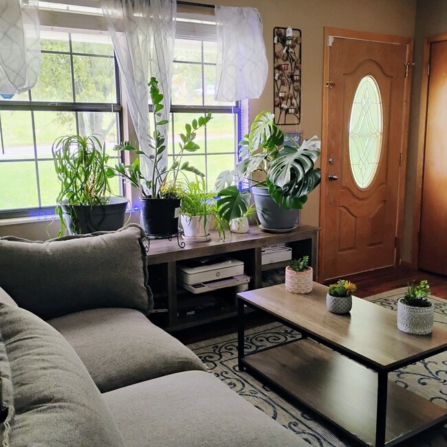 Building Photo - 116 Hidden Valley Dr