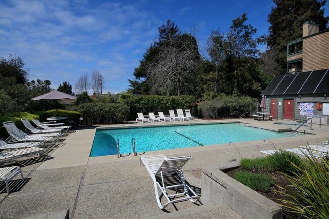Primary Photo - Prime Central Location / Available NOW!!!