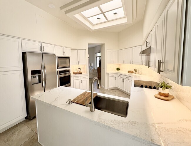 Building Photo - 6711 E Camelback Rd