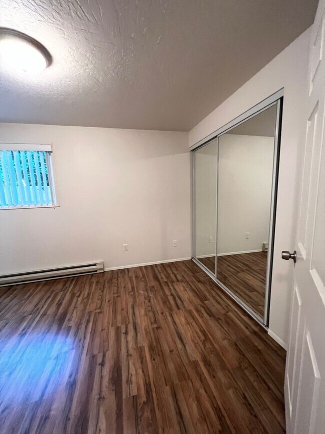 Building Photo - 2 Bedroom Condo in Lake Oswego