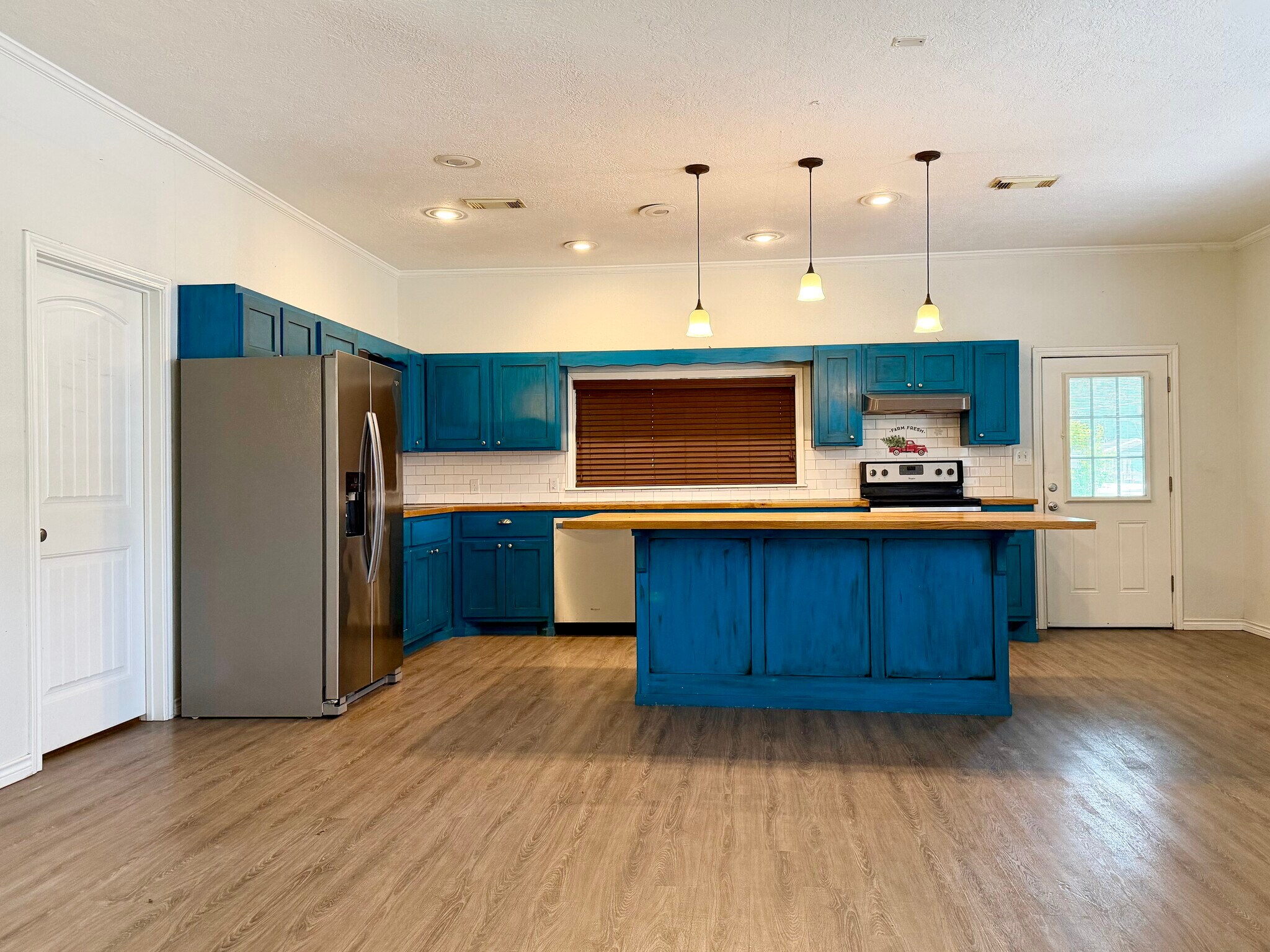 Building Photo - 6498 Verde St