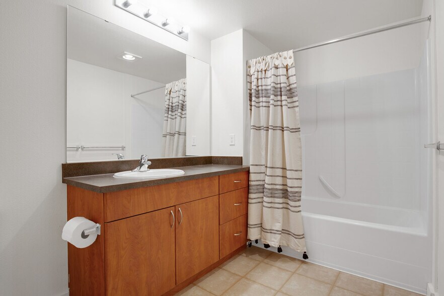 Building Photo - 10410 NE 2nd St