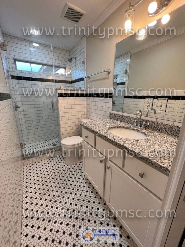 Building Photo - NEWLY UPDATED!! Ready and waiting for you!