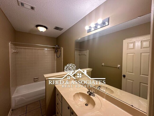 Building Photo - Spacious 4 Bedroom in GERMANTOWN!!