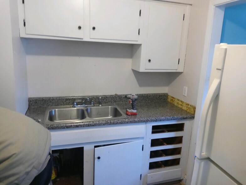 Kitchen upgrade - 614 Roberts St