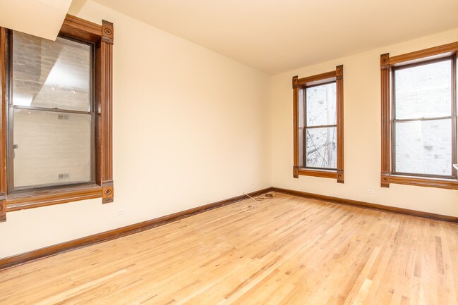 Building Photo - 957 W Armitage Ave