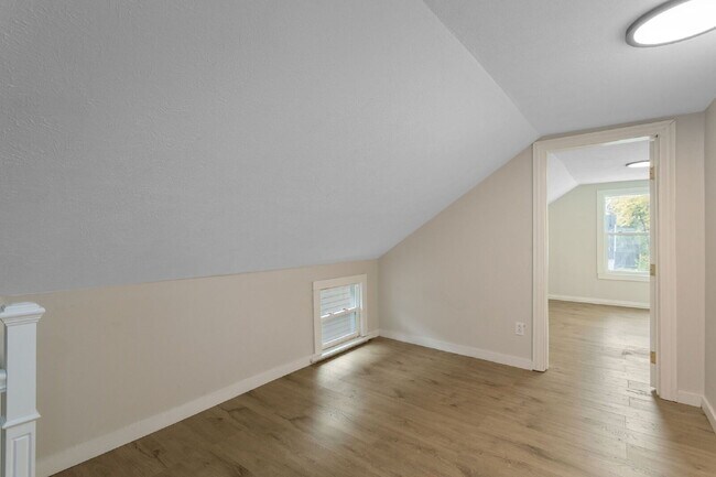 Building Photo - 232 E Grove St
