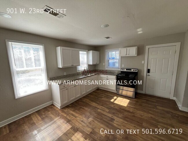 Building Photo - 901 W 23rd St