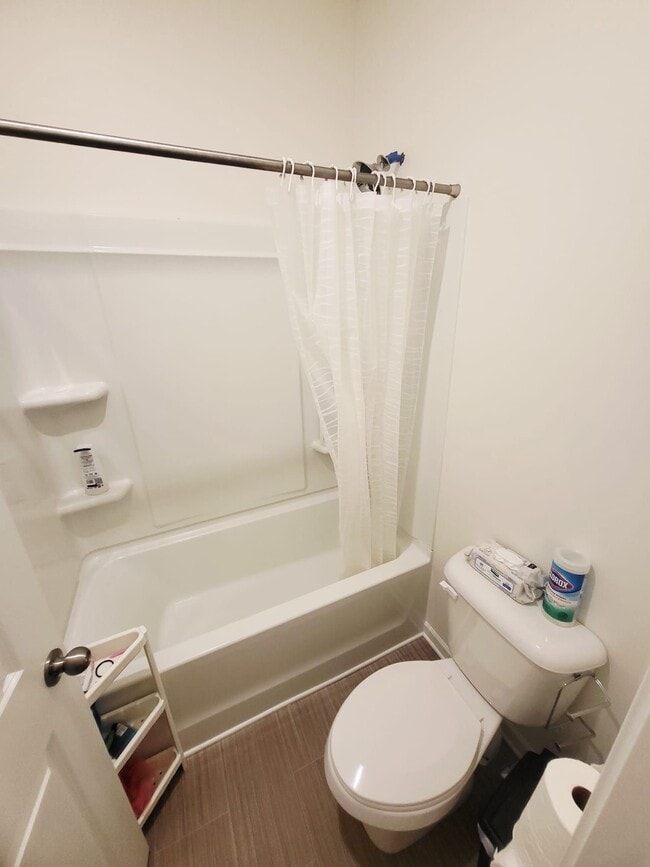 Building Photo - 366 Crandon Rd