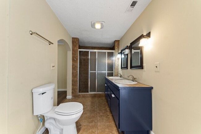 Building Photo - 104 Bernhurst Rd