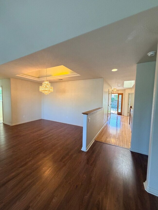 Building Photo - Beautiful Lakefront Home in the Vineyard! 55+ community