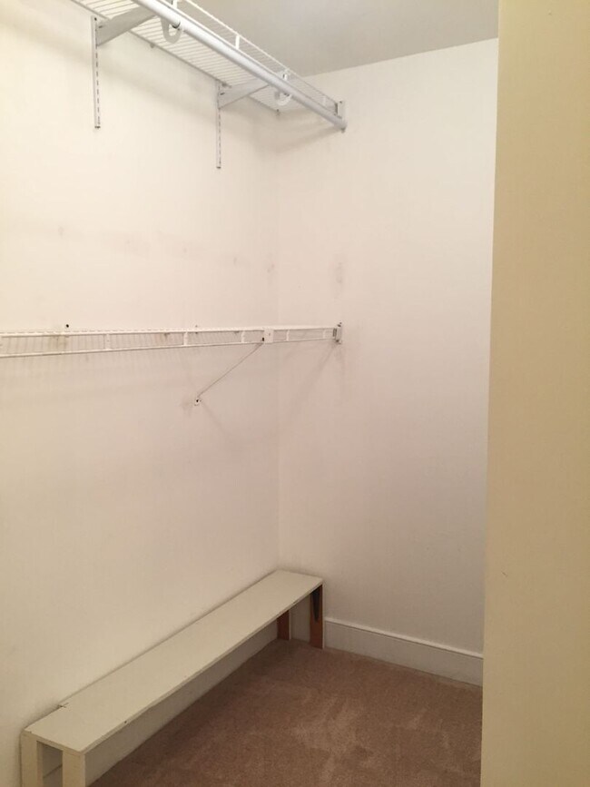 Building Photo - Downtown