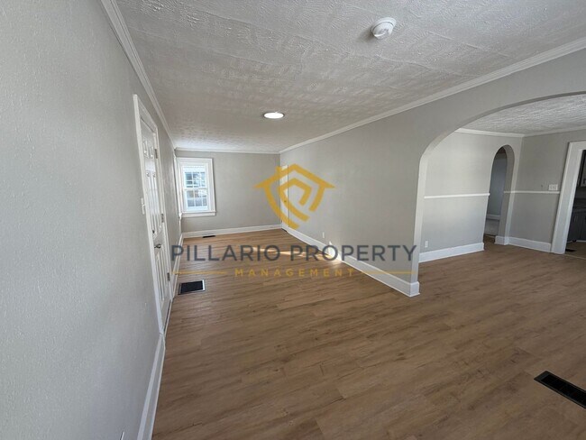 Building Photo - 711 W 22nd St