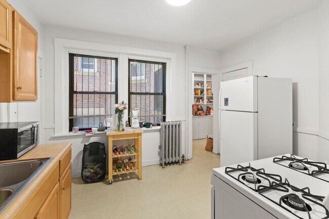 Building Photo - 1464 Commonwealth Ave #2B Boston MA 02134