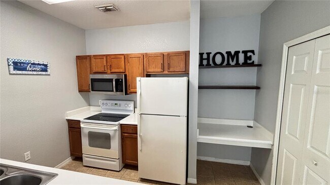 Building Photo - 8103 Lillies Way