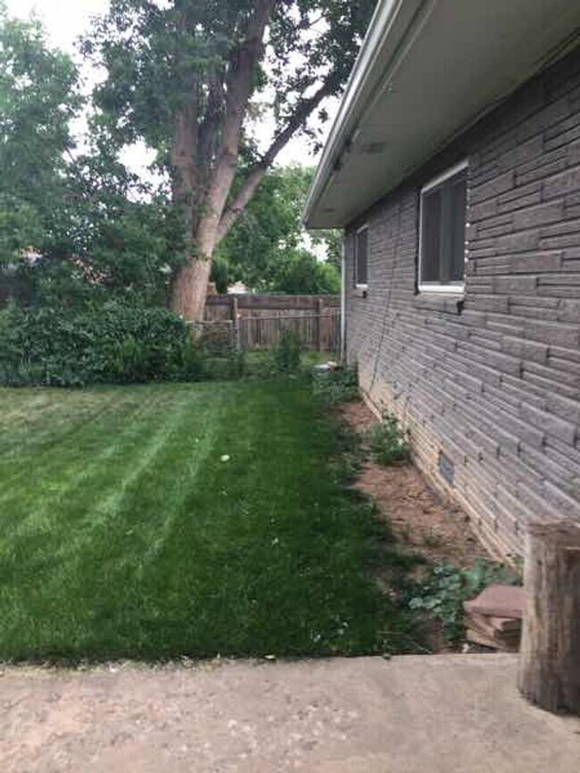 Building Photo - 1105-1107 Baker St Duplex