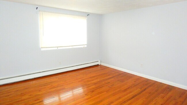 Building Photo - 11 Woodcrest Ct