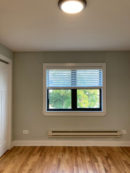 Building Photo - 696 Elm Pl