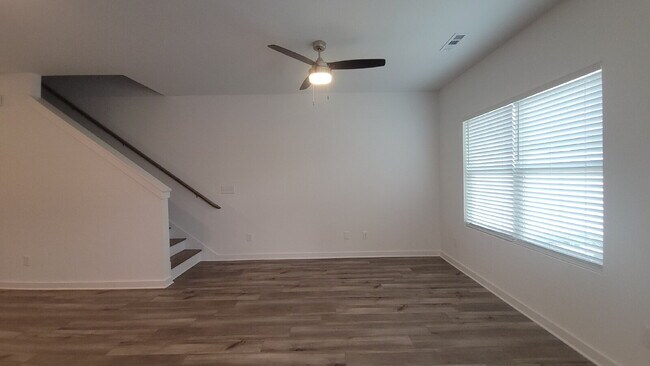 Building Photo - 7589 Discovery Pt Dr NW