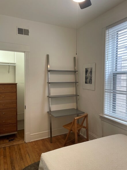 Bedroom desk - 3489 N Elston Ave