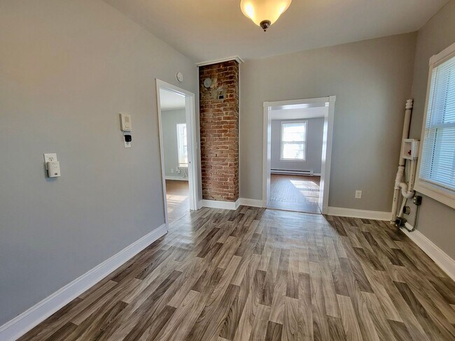 Building Photo - 1117 W 41st Terrace