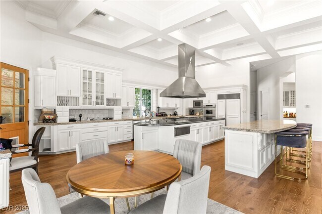 Building Photo - 9813 Moon Valley Pl
