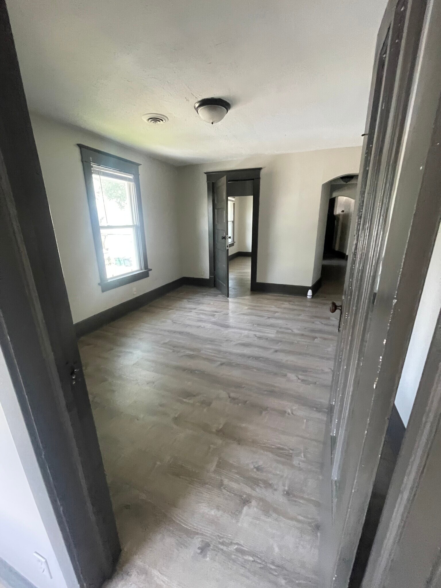 Building Photo - 605 Linwood Ave