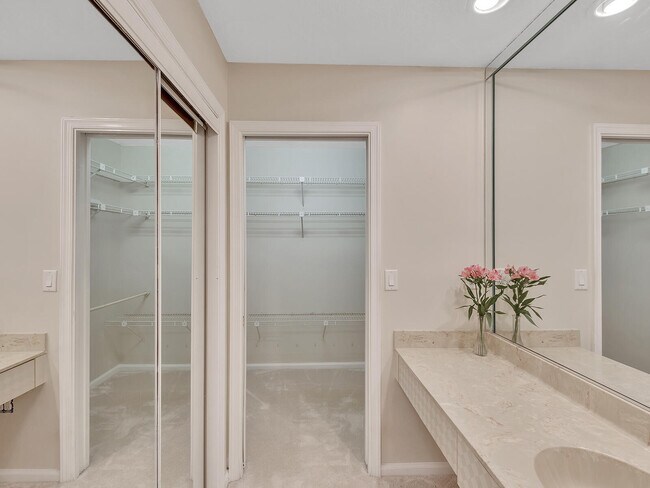 Building Photo - 7747 Villa Nova Dr