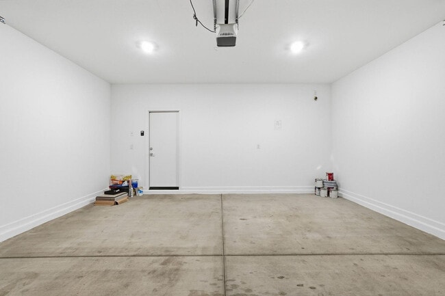 Building Photo - 2440 W Bowker St