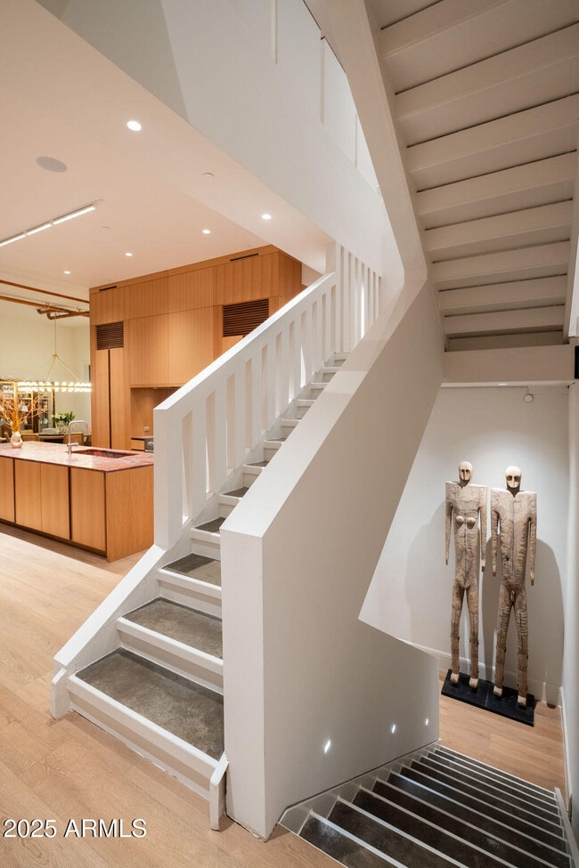 Building Photo - 50 W Palm Ln