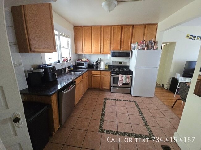 Building Photo - 502 Benjamin St