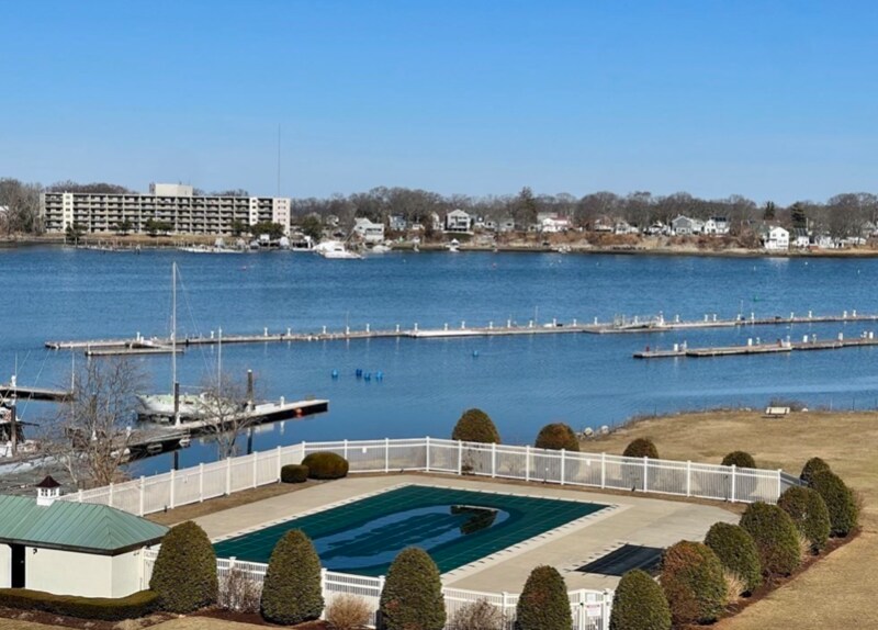 Building Photo - 100 Cove Way