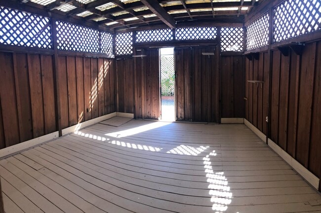 Building Photo - Great 3 Bedroom 2 Bath House in Old Town M...